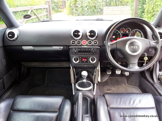 Audi TT 3.2 V6 interior