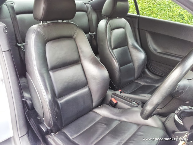 Audi TT 3.2 V6 front seats