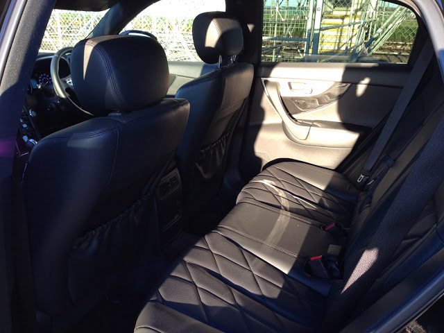 Infiniti QX70 rear seats