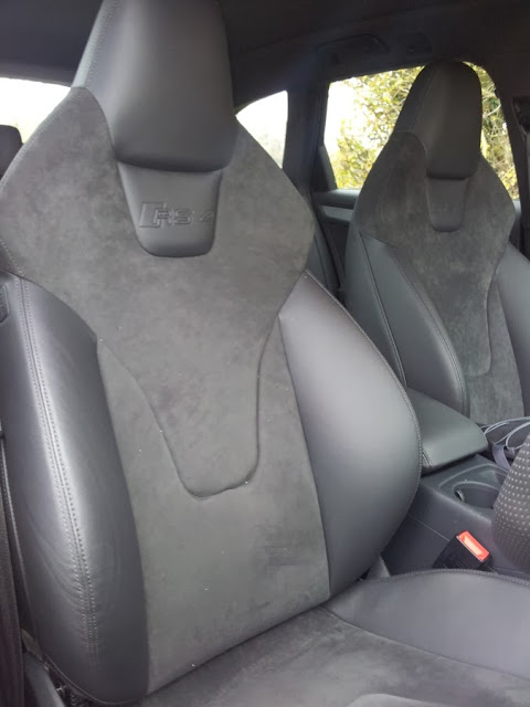 2014 Audi RS4 front seats