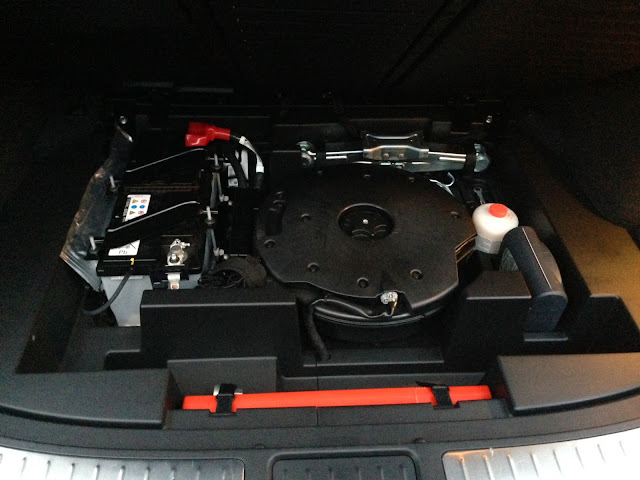 Infiniti QX70 under the boot floor